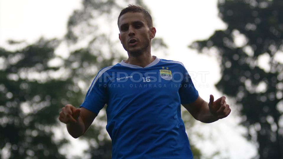 Diogo Alexandre Alves Ferreira terus beradaptasi dengan atmosfer sepakbola Indonesia Copyright: © Gin/Indosport